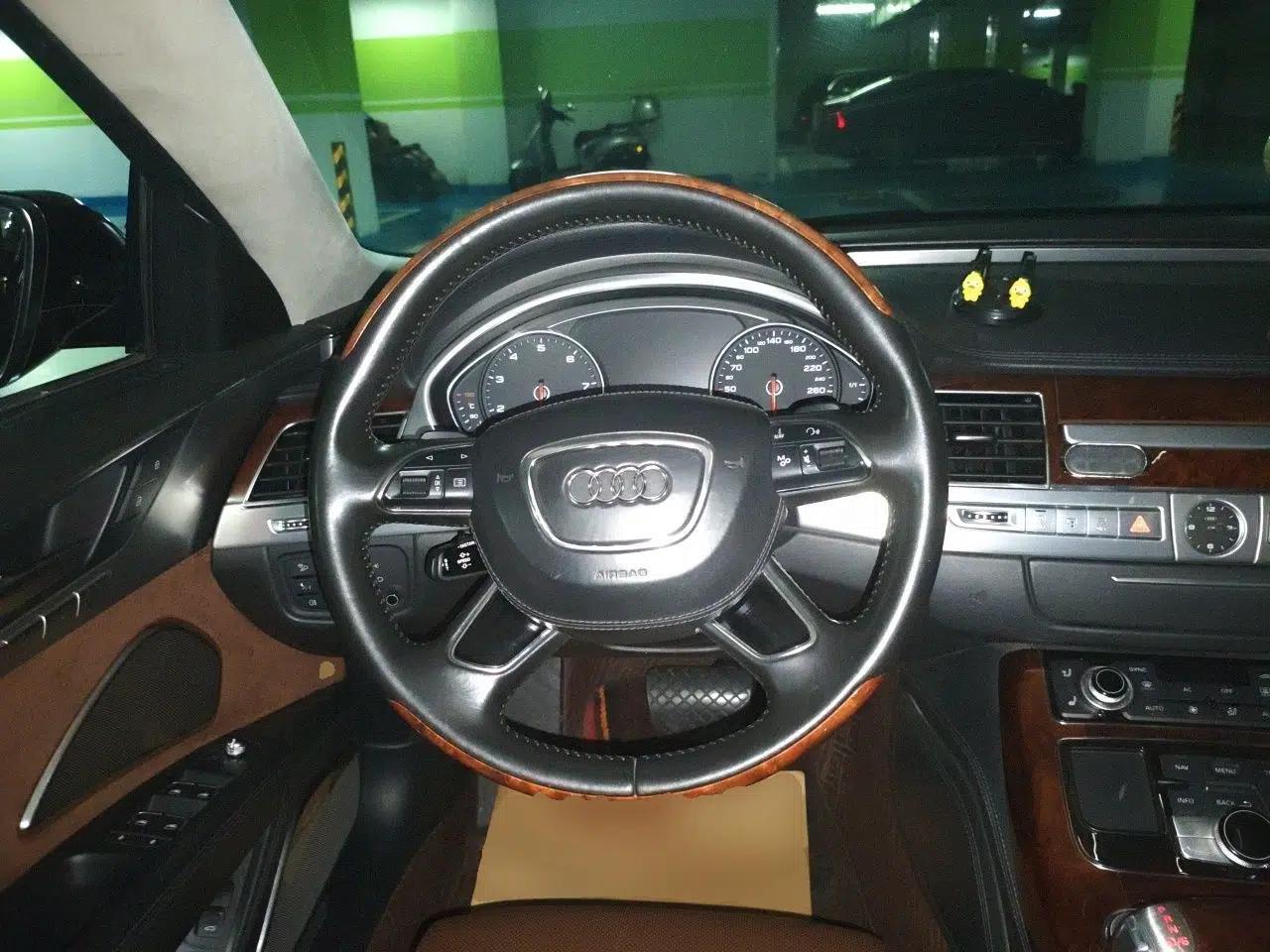 Audi A8 2011 A8L W12 6.3 FSI quattro — миниатюра 10