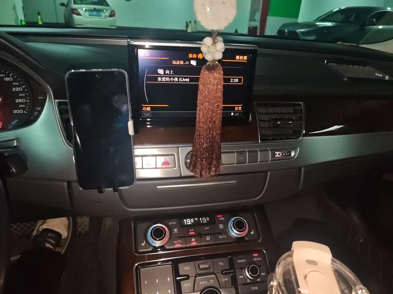 Audi A8 2014 A8L 45 TFSI quattro Comfort model — миниатюра 13