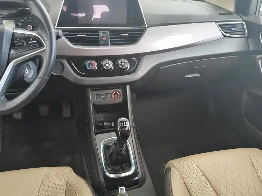 Baojun 310W 2017 1.5L Manual Fashion Edition (National V Emission Standard) — миниатюра 13