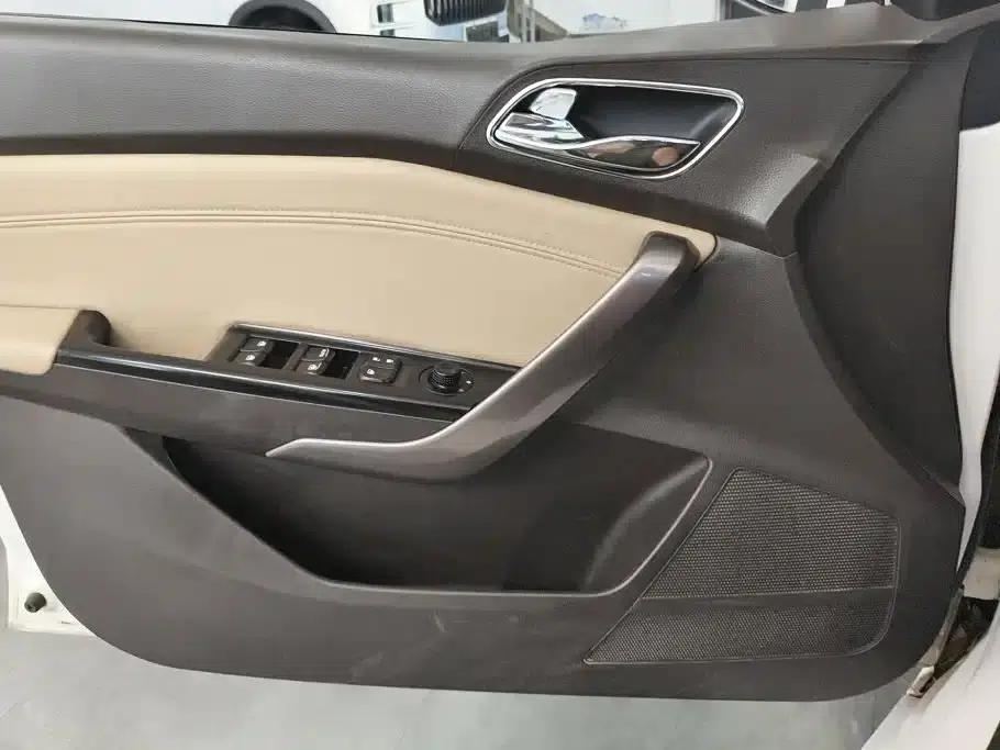 Baojun 310W 2017 1.5L Manual Fashion Edition (National V Emission Standard) — миниатюра 7
