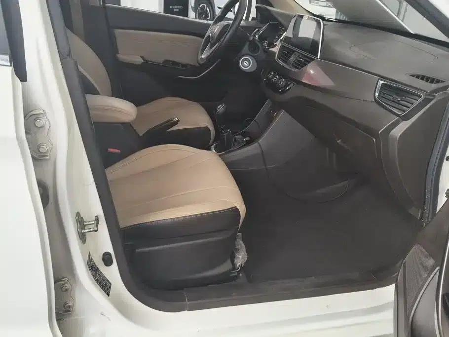 Baojun 310W 2017 1.5L Manual Fashion Edition (National V Emission Standard) — миниатюра 8