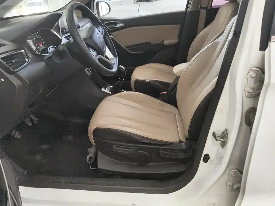 Baojun 310W 2017 1.5L Manual Fashion Edition (National V Emission Standard) — миниатюра 9