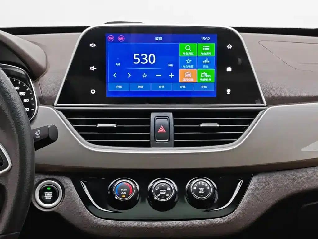 Baojun 310W 2017 1.5L Manual Deluxe Edition (National V Emission Standard) — миниатюра 12