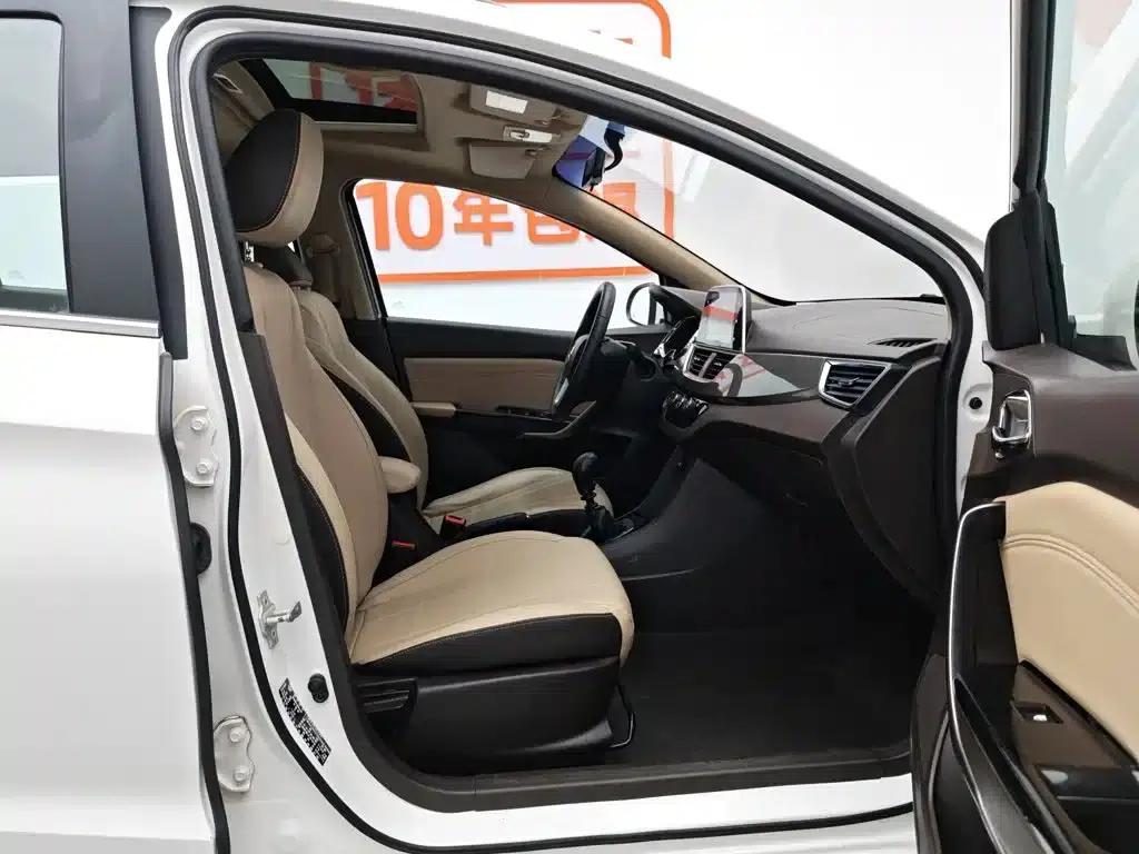 Baojun 310W 2017 1.5L Manual Deluxe Edition (National V Emission Standard) — миниатюра 23