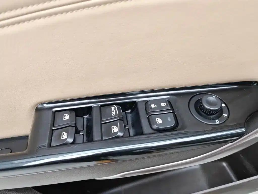 Baojun 310W 2017 1.5L Manual Deluxe Edition (National V Emission Standard) — миниатюра 9