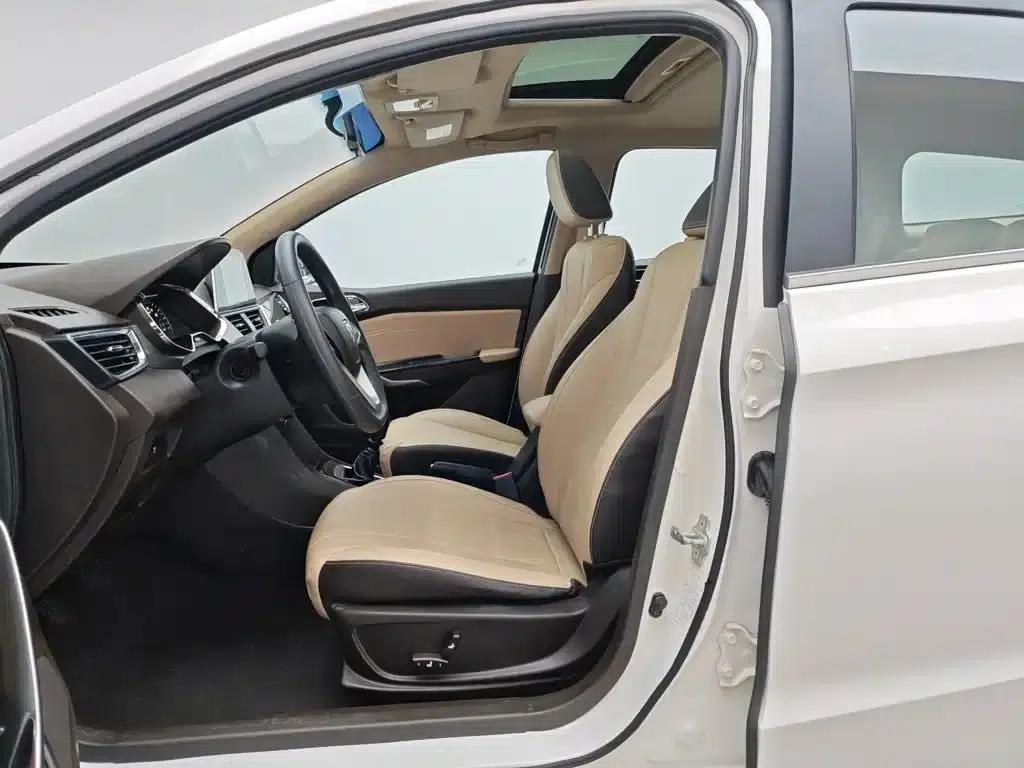 Baojun 310W 2017 1.5L Manual Deluxe Edition (National V Emission Standard) — миниатюра 10