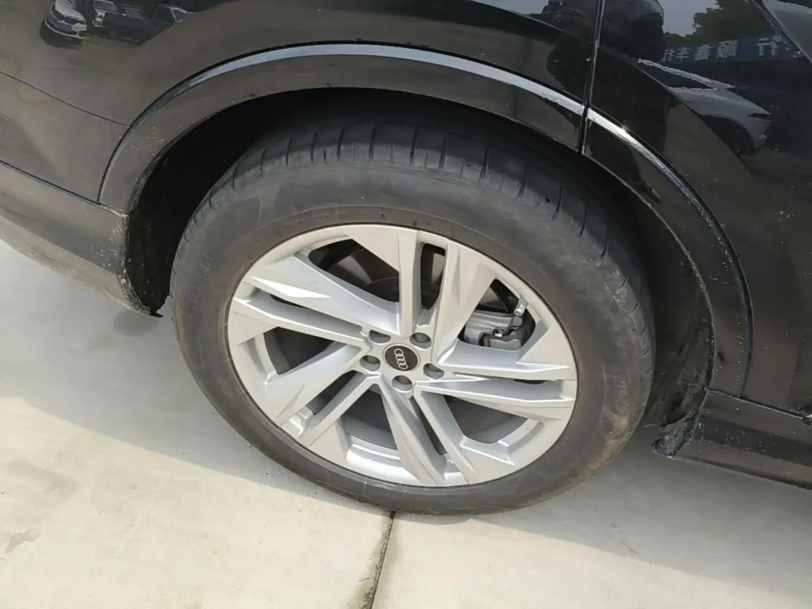 Audi Q7 2023 45 TFSI quattro S line Sport model — миниатюра 11
