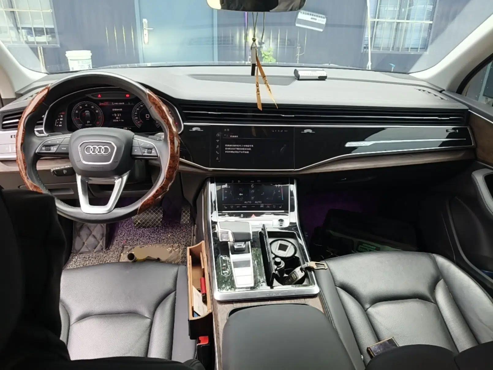 Audi Q7 2023 45 TFSI quattro S line Sport model — миниатюра 12