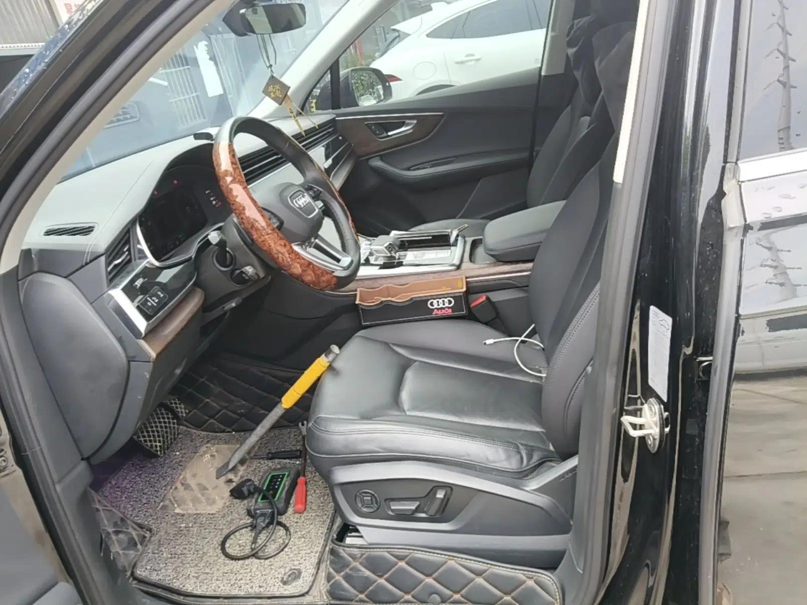 Audi Q7 2023 45 TFSI quattro S line Sport model — миниатюра 17