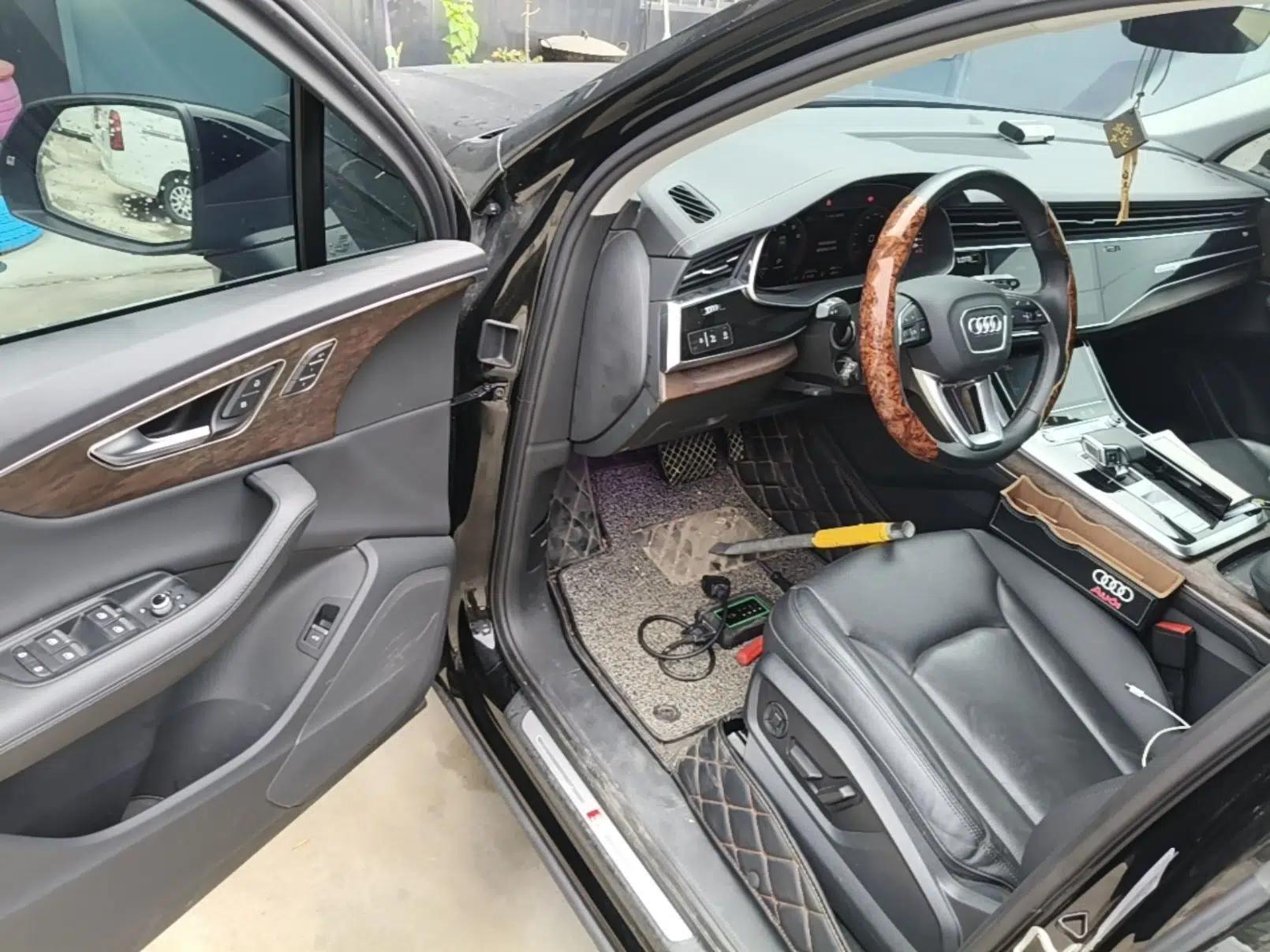 Audi Q7 2023 45 TFSI quattro S line Sport model — миниатюра 18