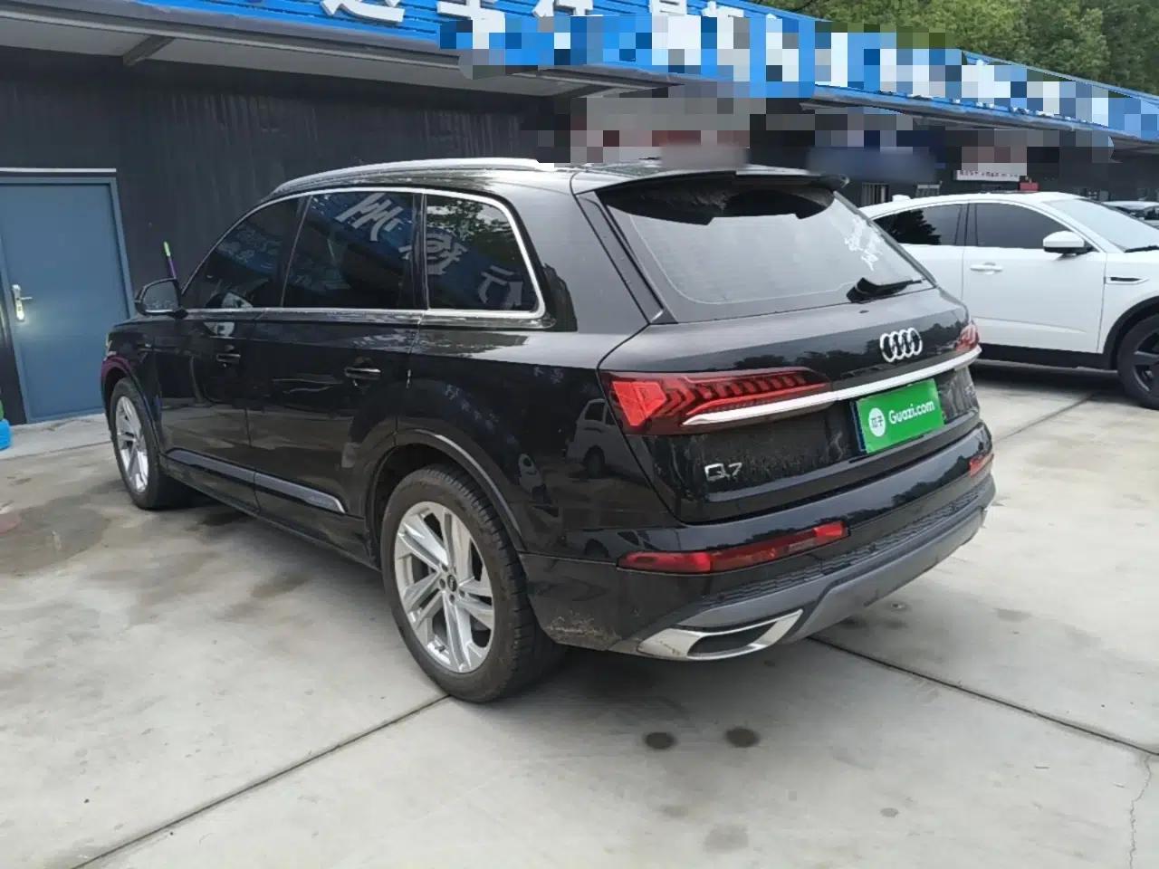 Audi Q7 2023 45 TFSI quattro S line Sport model — миниатюра 4