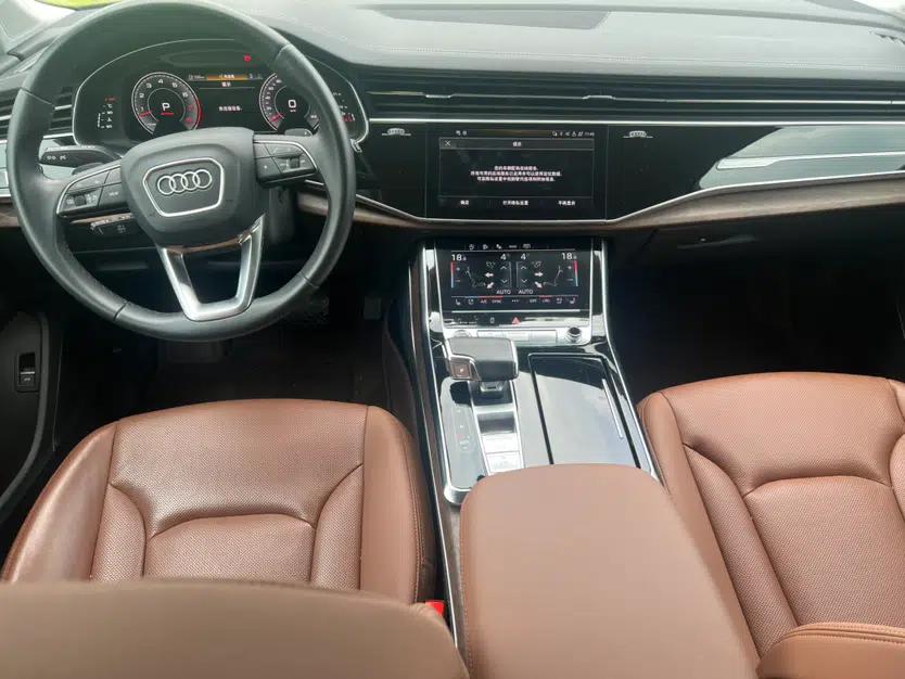 Audi Q7 2022 55 TFSI quattro S line Sport model — миниатюра 13