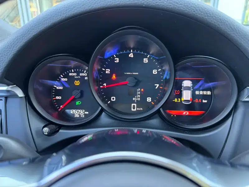 2019 Macan 2.0T Factory Custom Edition — миниатюра 11