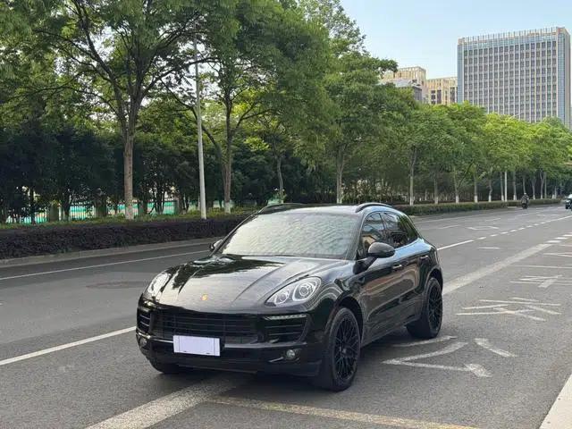 2017 Macan 2.0T