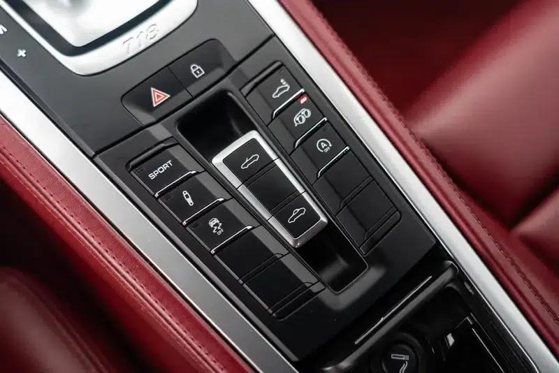 2020 Porsche 718 Boxster 2.0T — миниатюра 25