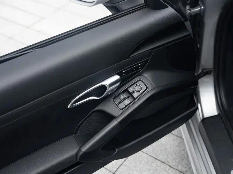 Porsche 718 Cayman 2020 2.0T — миниатюра 16