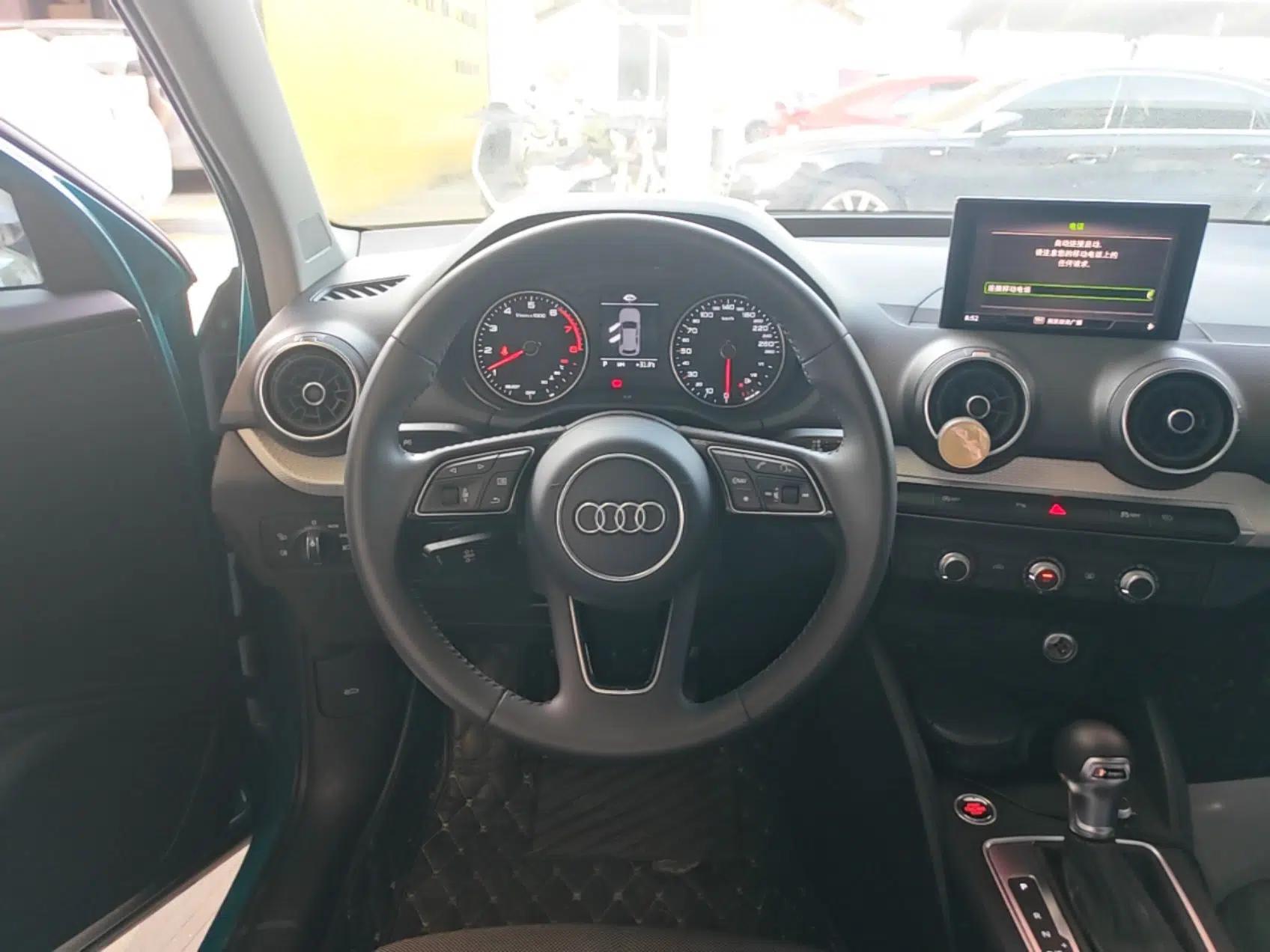 Audi Q2L 2020 35 TFSI Ambition Dynamic Edition — миниатюра 13