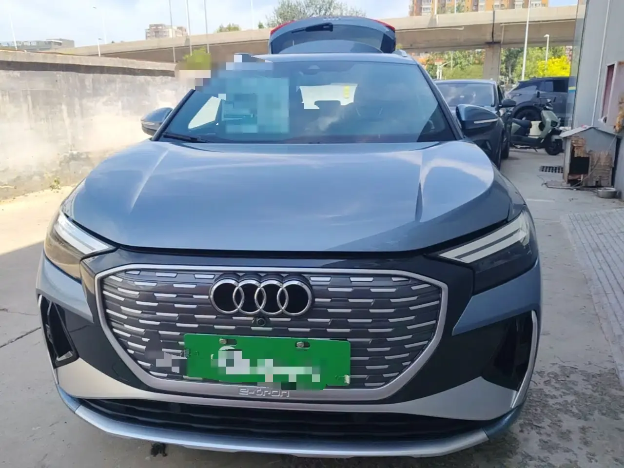 Audi Q4 e-tron 2022 40 e-tron Adventure Edition — миниатюра 2