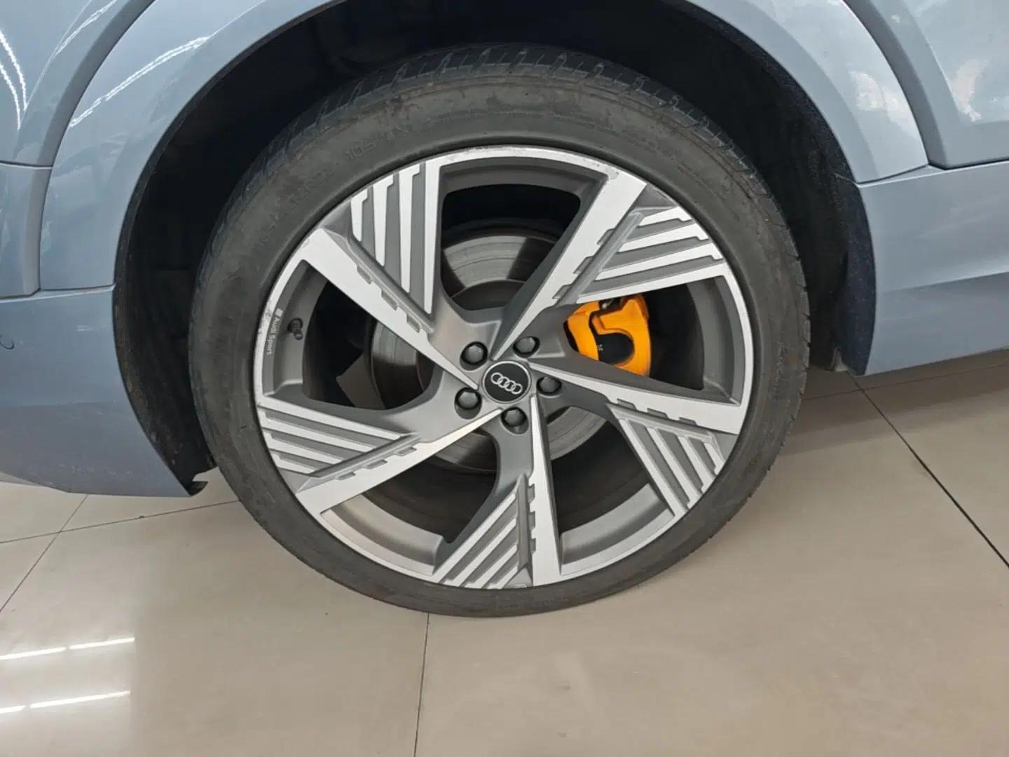Audi e-tron 2021 50 quattro Prestige Edition — миниатюра 11