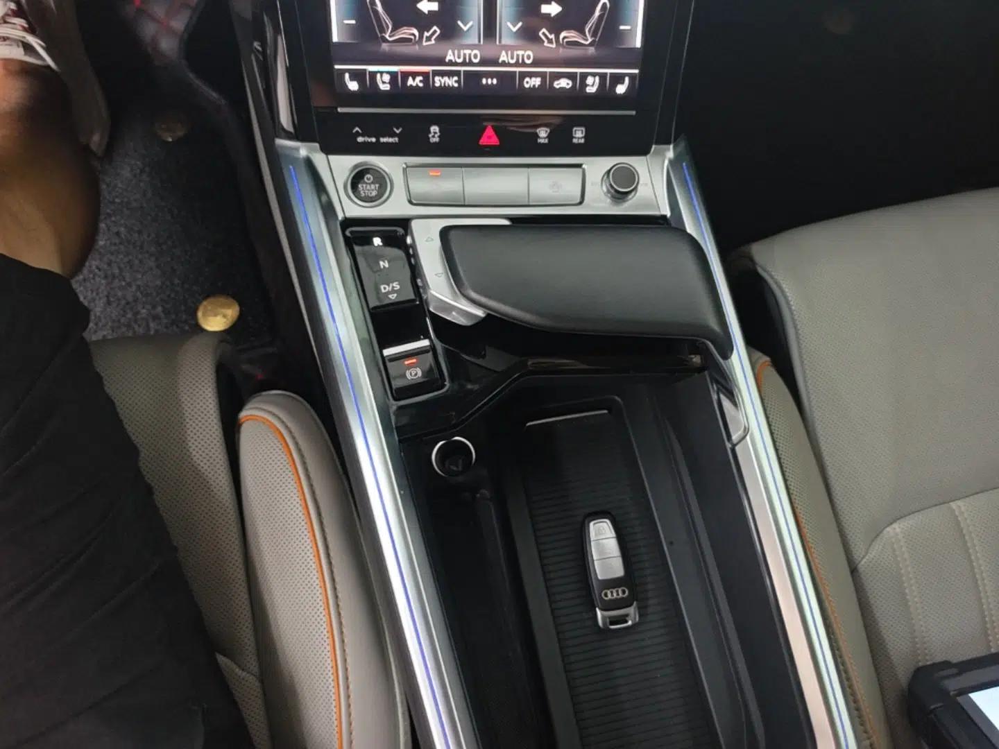Audi e-tron 2021 50 quattro Prestige Edition — миниатюра 16