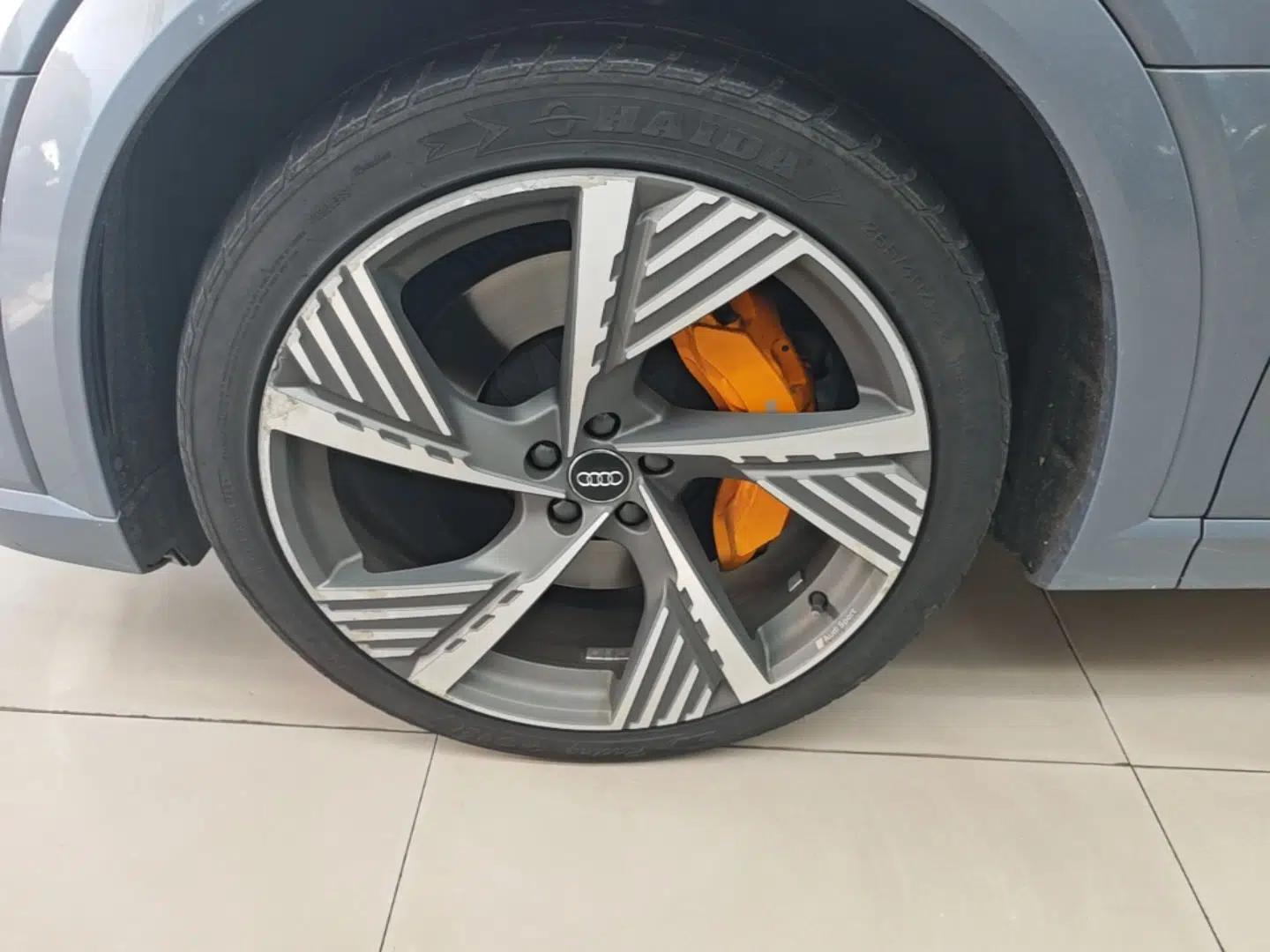 Audi e-tron 2021 50 quattro Prestige Edition — миниатюра 10
