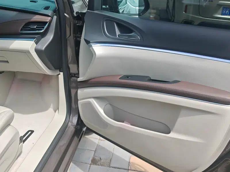 Buick GL8 2022 Facelift Land Business Class 2.0T Smart Edition — миниатюра 11