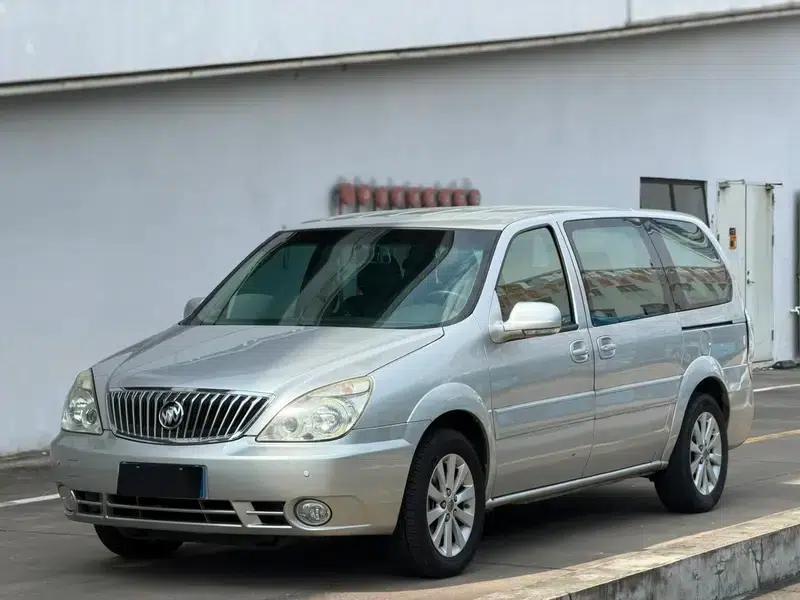 Buick GL8 2011 2.4L CT Comfort Edition — миниатюра 1