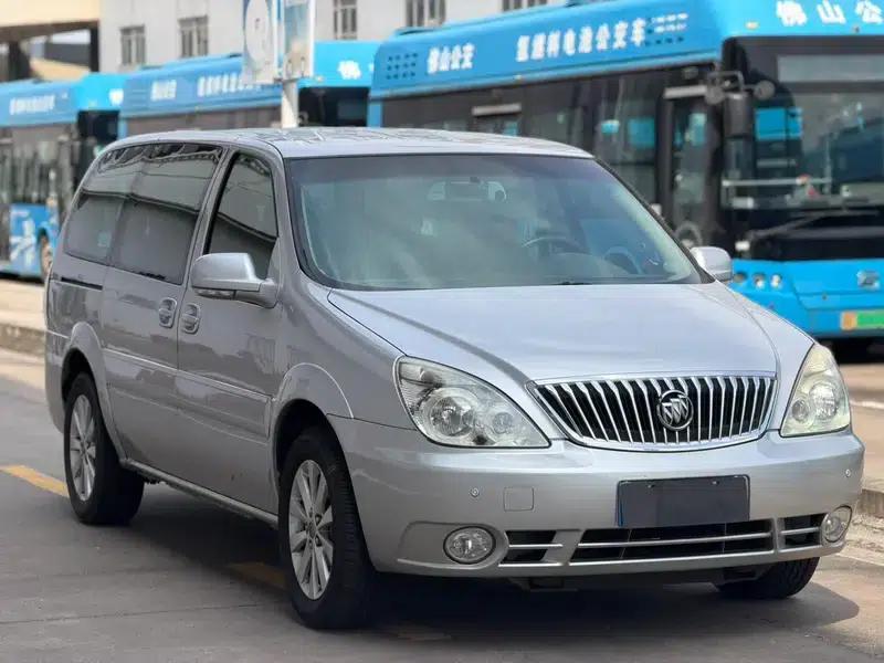 Buick GL8 2011 2.4L CT Comfort Edition — миниатюра 3