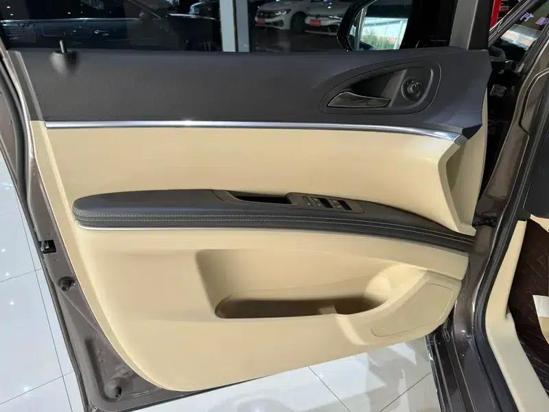 Buick GL8 2023 Land Business Class 2.0T Luxury Edition — миниатюра 26