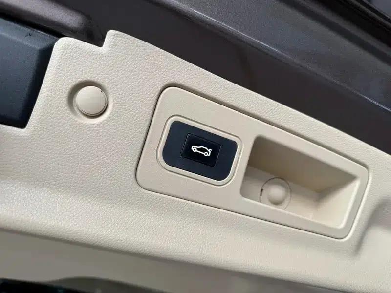 Buick GL8 2023 Land Business Class 2.0T Luxury Edition — миниатюра 9