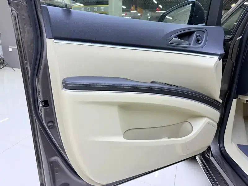 Buick GL8 2023 Land Business Class 2.0T Luxury Edition — миниатюра 8
