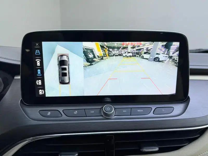 Buick GL8 2023 Land Business Class 2.0T Luxury Edition — миниатюра 9