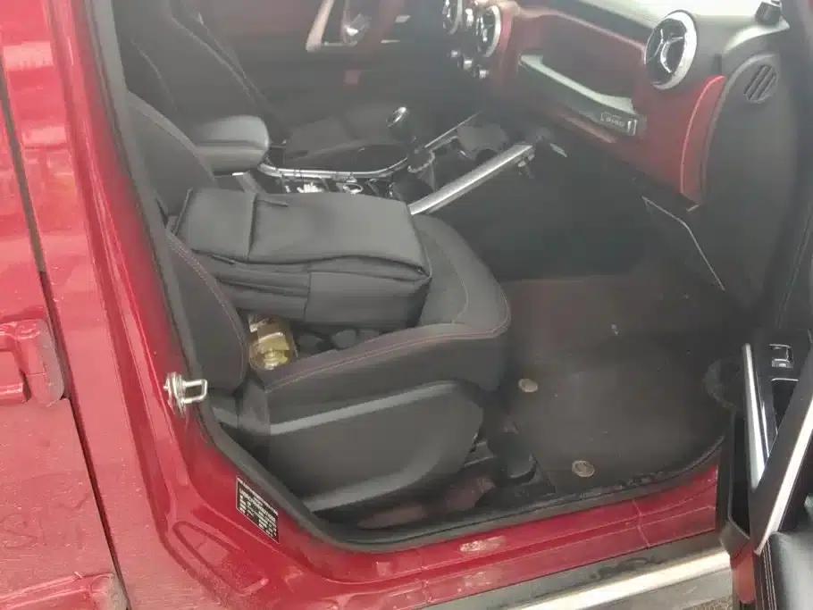 Beijing BJ40 2018 2.0T Manual Diesel 4WD Premium Edition — миниатюра 8