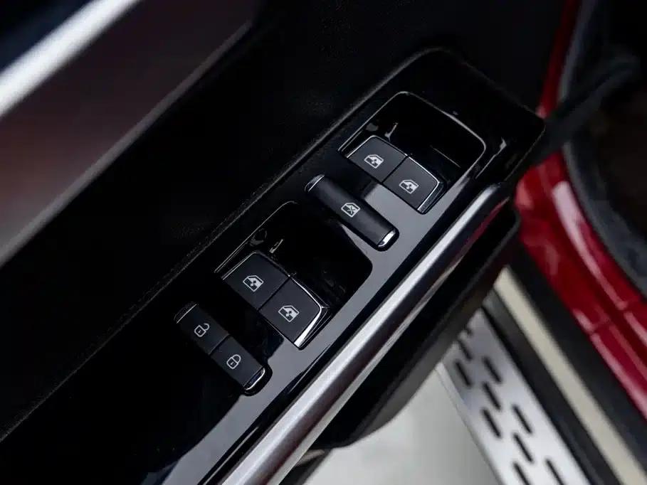 Beijing BJ40 2023 2.0T Automatic 4WD City Hunter Edition (Hero Model) — миниатюра 22