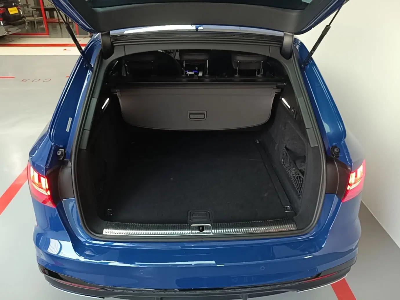 Audi A4 2022 Avant 40 TFSI Luxury Dynamic Model — миниатюра 22