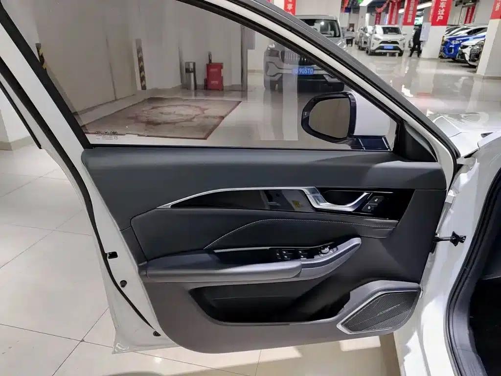 Bestune B70 2024 Dragon Edition 1.5T Leading Model — миниатюра 9