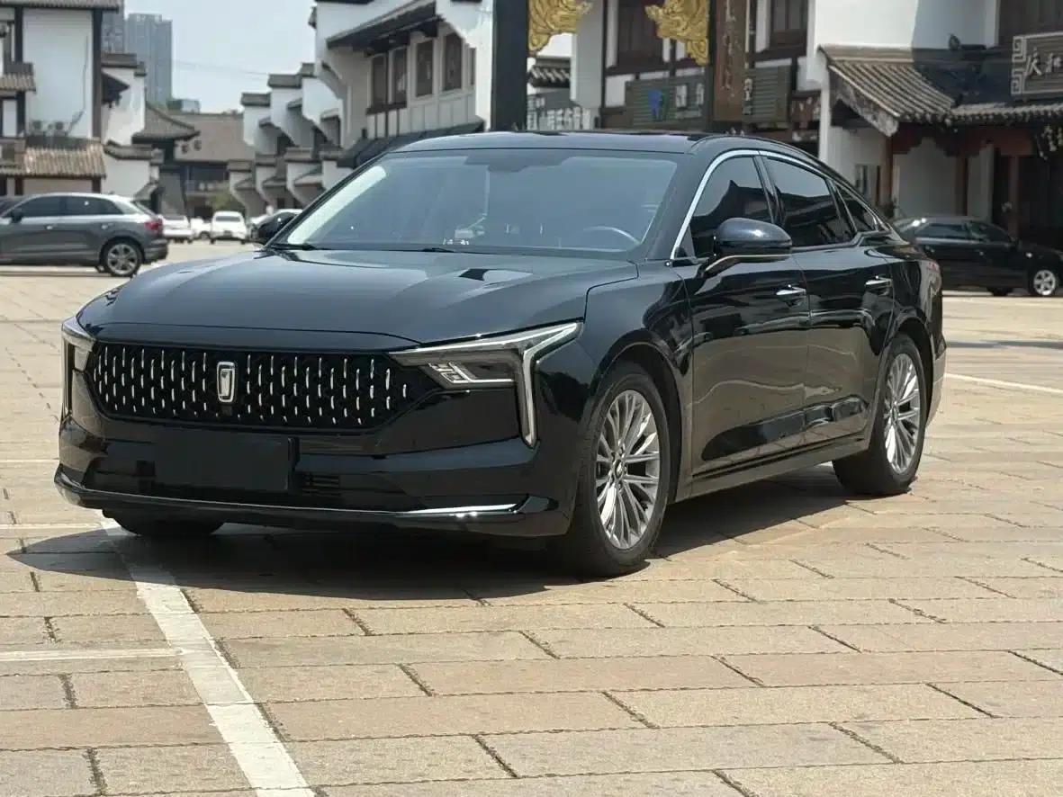 Bestune B70 2023 Third Generation 1.5T Automatic Enjoyment Edition 70th Anniversary Edition — миниатюра 1