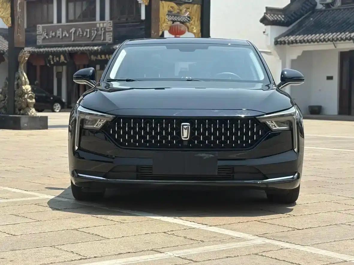 Bestune B70 2023 Third Generation 1.5T Automatic Enjoyment Edition 70th Anniversary Edition — миниатюра 2