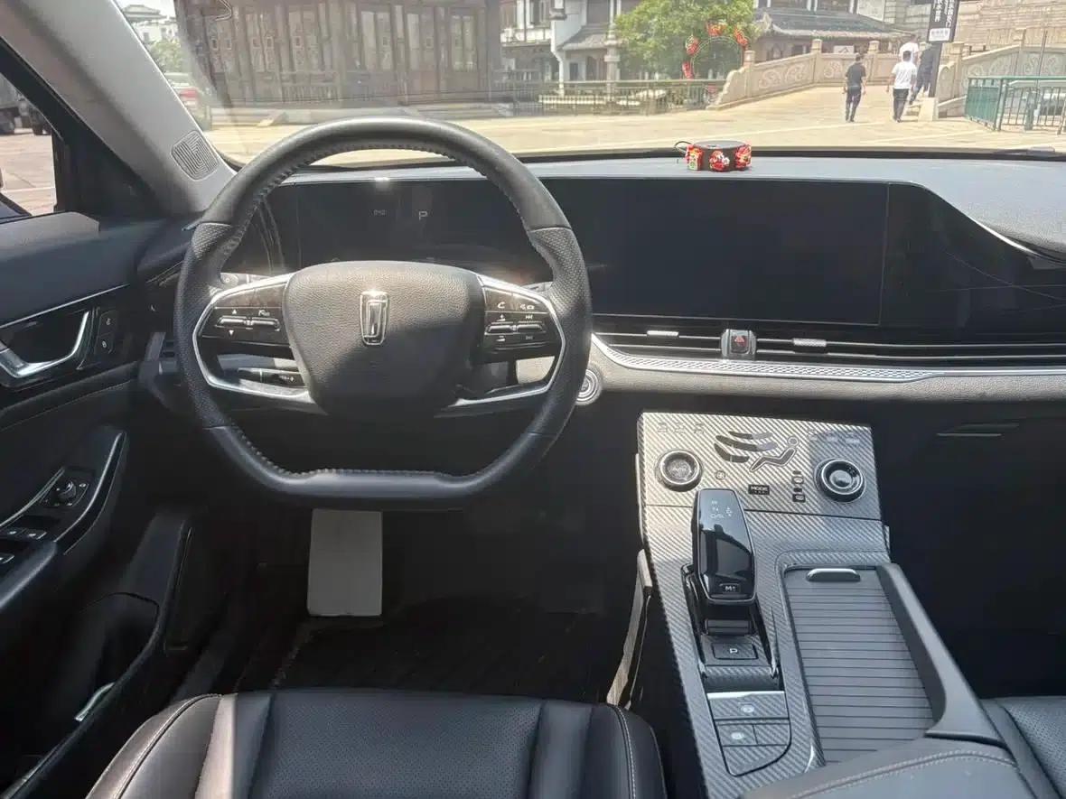 Bestune B70 2023 Third Generation 1.5T Automatic Enjoyment Edition 70th Anniversary Edition — миниатюра 12
