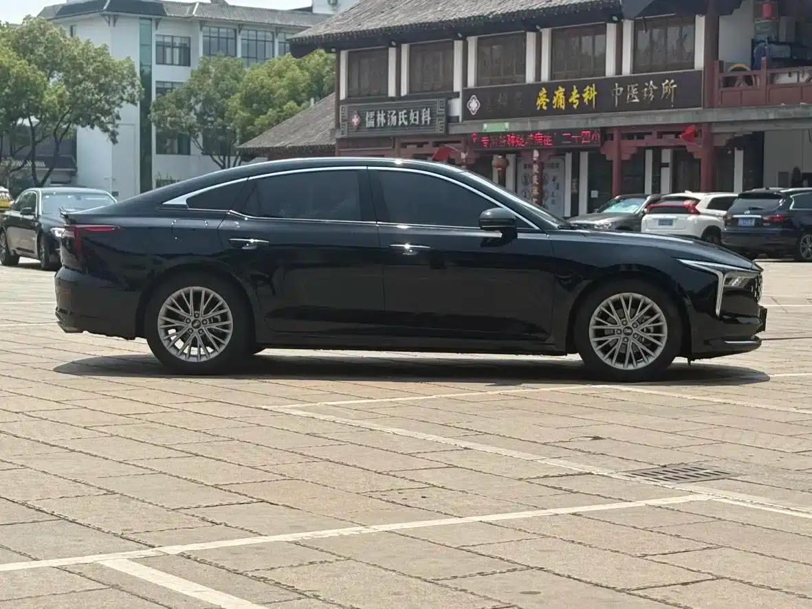Bestune B70 2023 Third Generation 1.5T Automatic Enjoyment Edition 70th Anniversary Edition — миниатюра 3