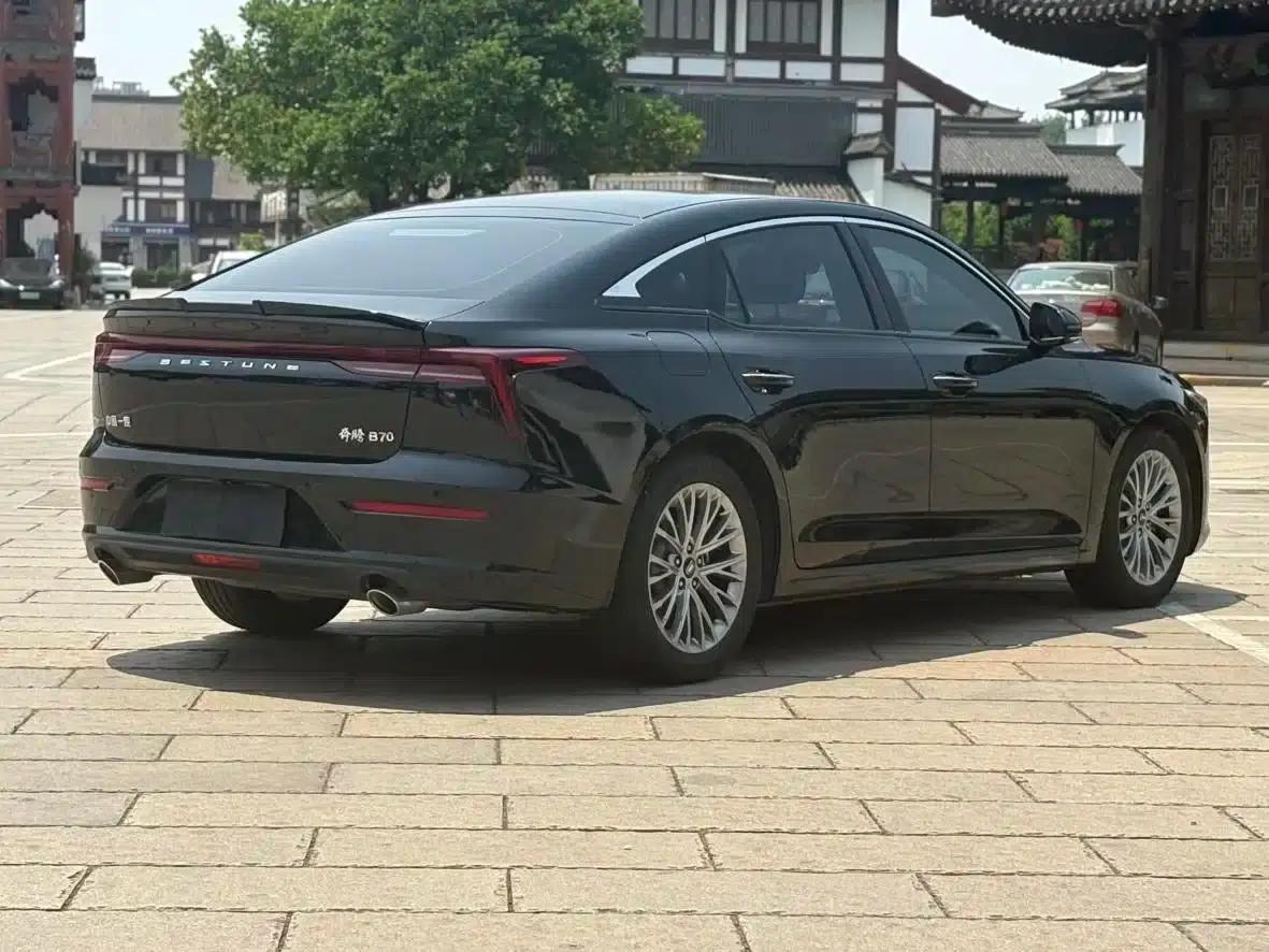Bestune B70 2023 Third Generation 1.5T Automatic Enjoyment Edition 70th Anniversary Edition — миниатюра 6