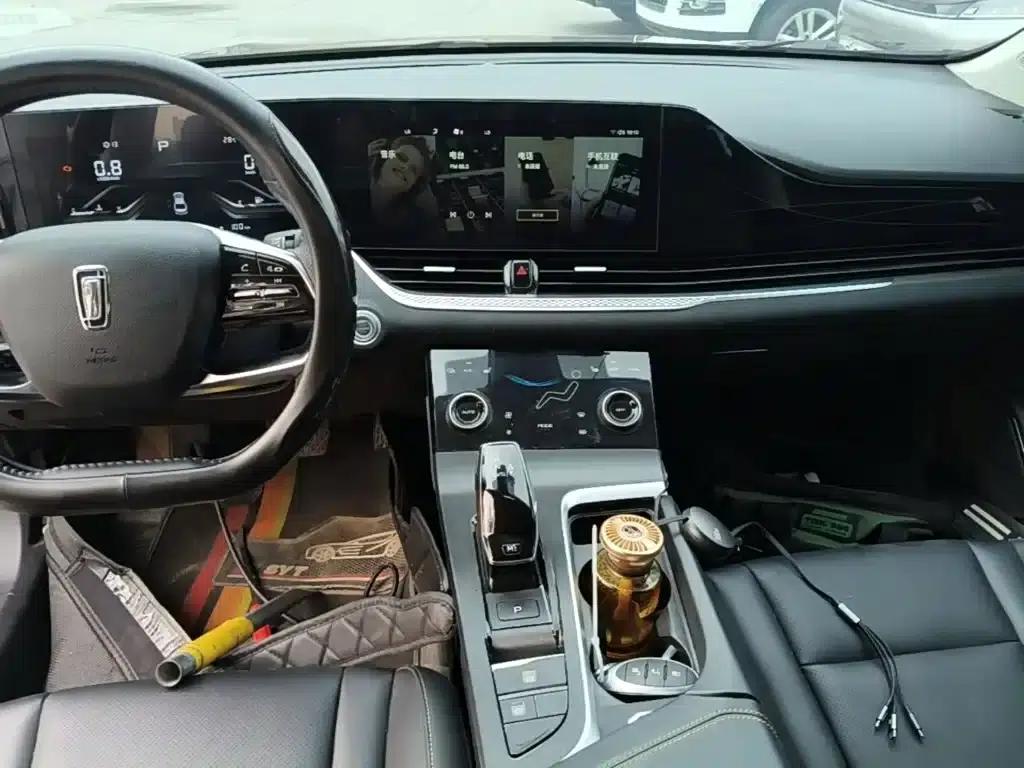 Bestune B70 2023 Third Generation 1.5T Automatic Enjoyment Edition 70th Anniversary Edition — миниатюра 13