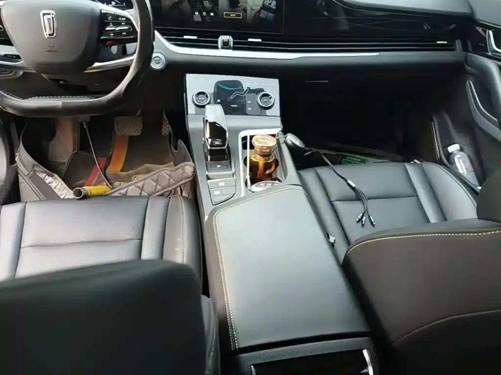 Bestune B70 2023 Third Generation 1.5T Automatic Enjoyment Edition 70th Anniversary Edition — миниатюра 14