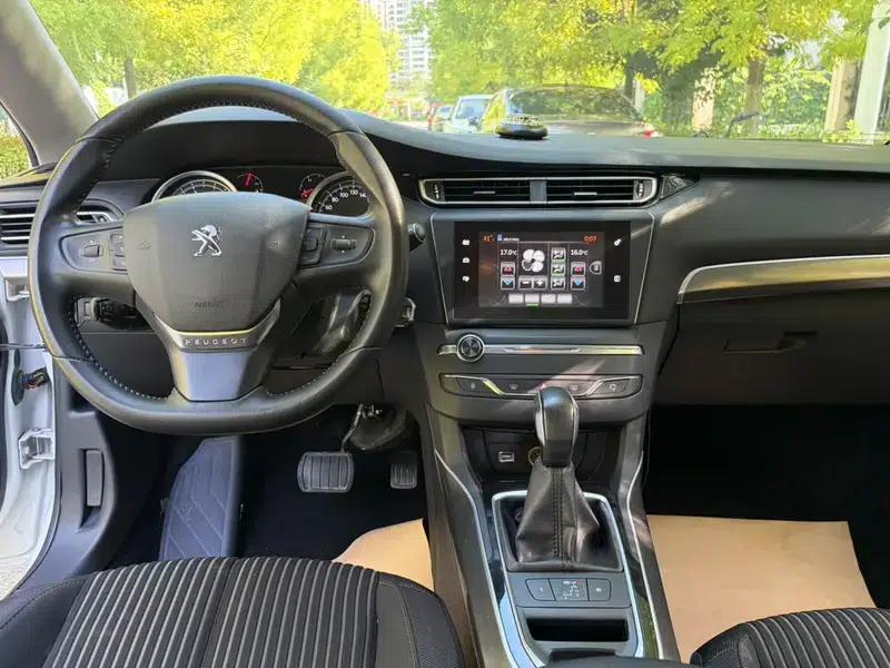 Peugeot 408 2015 1.2T Automatic Luxury Edition — миниатюра 11