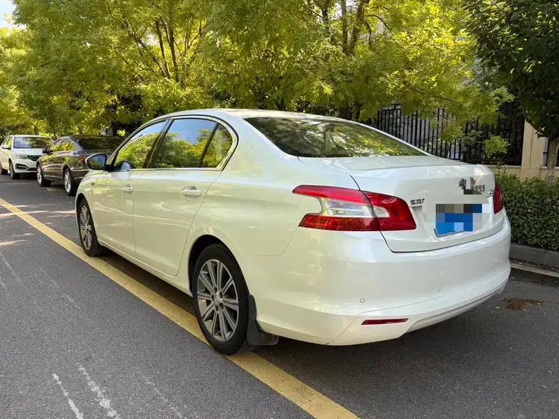 Peugeot 408 2015 1.2T Automatic Luxury Edition — миниатюра 4