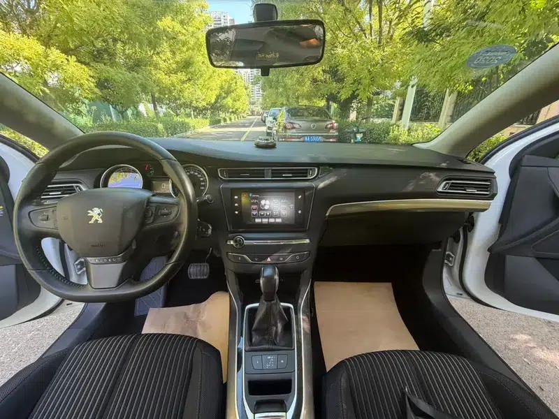 Peugeot 408 2015 1.2T Automatic Luxury Edition — миниатюра 9
