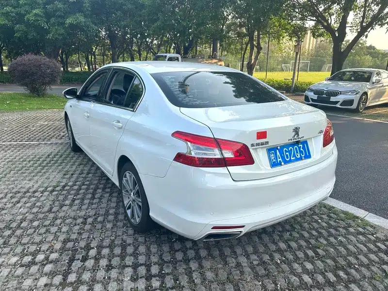 Peugeot 408 2016 1.6T Automatic Luxury Edition — миниатюра 4