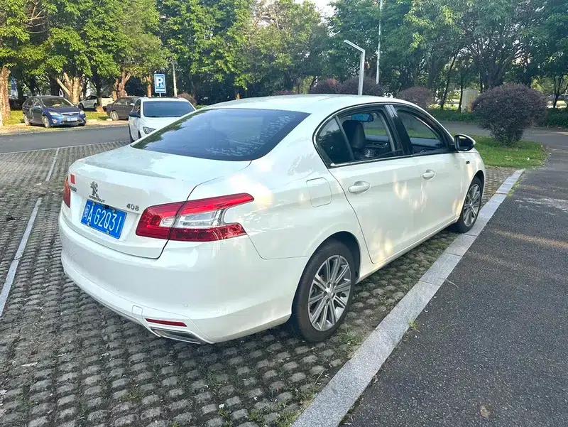 Peugeot 408 2016 1.6T Automatic Luxury Edition — миниатюра 5