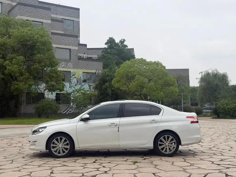 Peugeot 408 2014 1.6T Automatic Supreme Edition — миниатюра 4