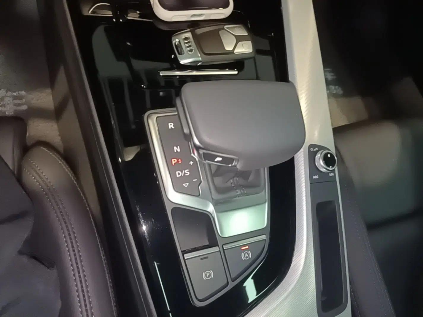 Audi A5 2023 Sportback 40 TFSI Fashionable and Dynamic Model — миниатюра 16